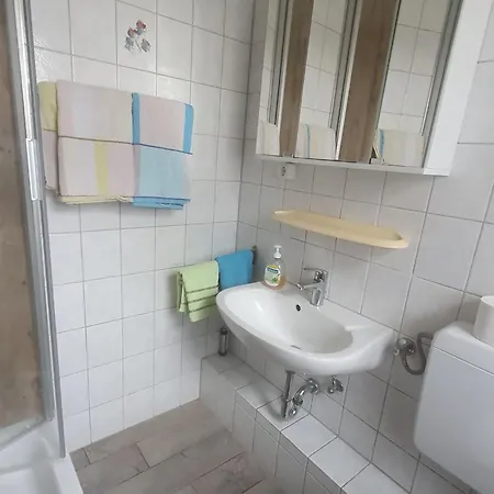 Schoene Mit Gemuetlicher Terrasse Apartmán