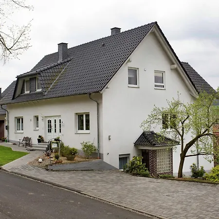 Schoene Mit Gemuetlicher Terrasse *