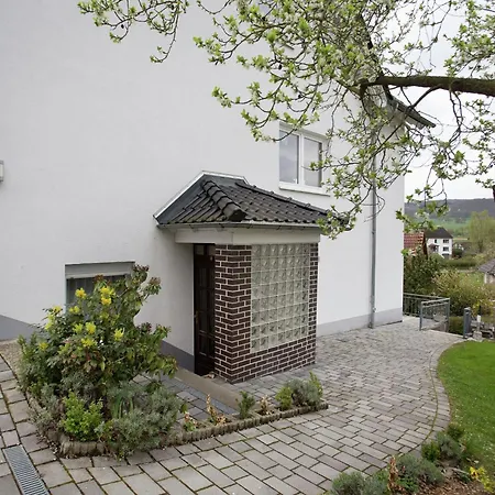 Schoene Mit Gemuetlicher Terrasse *