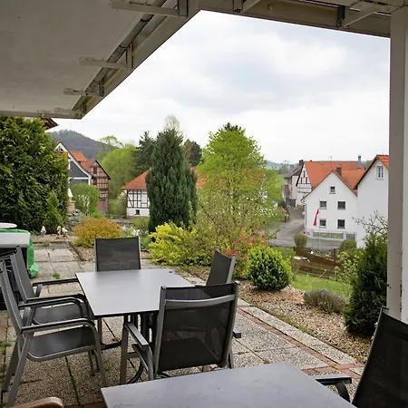 Schoene Mit Terrasse In 公寓 *