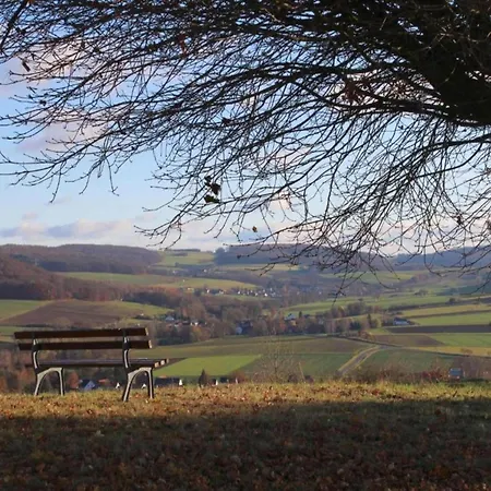 Schoene Mit Gemuetlicher Terrasse Apartmán