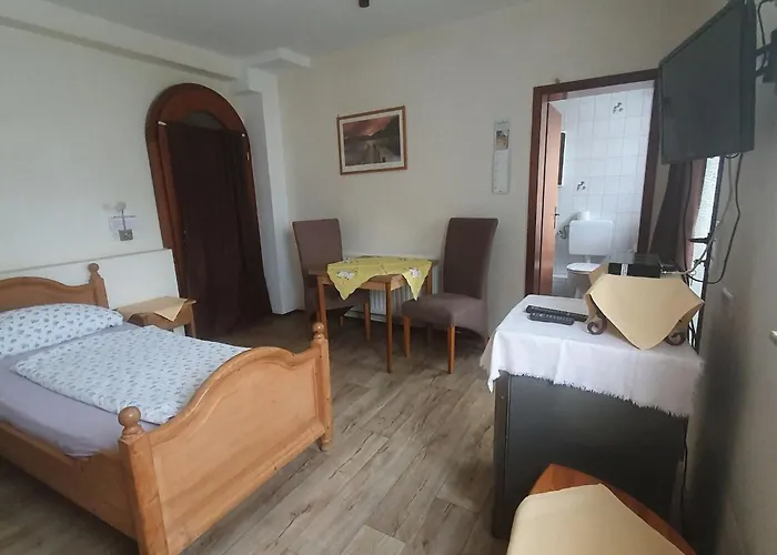 Schoene Mit Gemuetlicher Terrasse * Homberg (Schwalm-Eder)