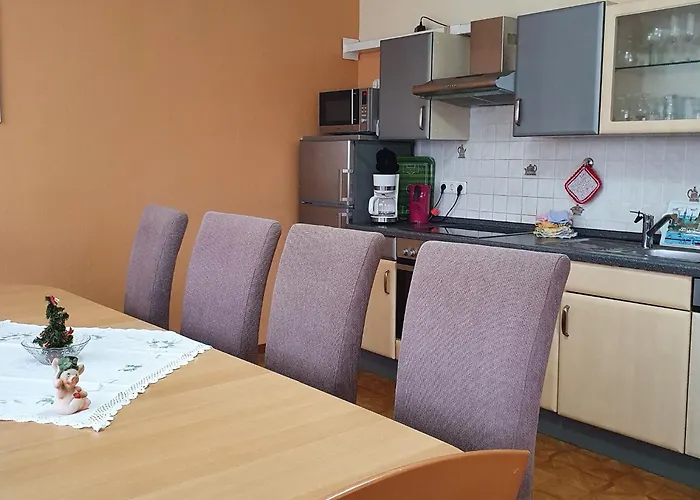 Schoene Mit Gemuetlicher Terrasse Apartamento Homberg (Schwalm-Eder)