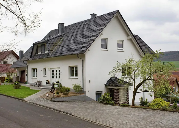 Schoene Mit Gemuetlicher Terrasse *