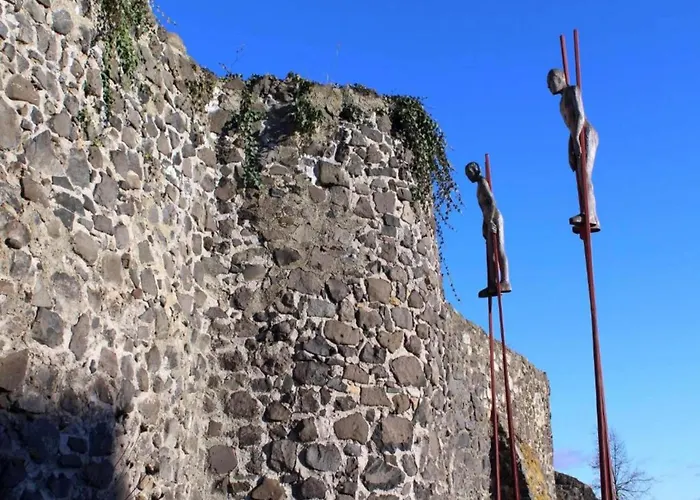 Schoene Mit Gemuetlicher Terrasse *